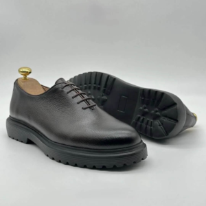 Chaussure en cuir noire